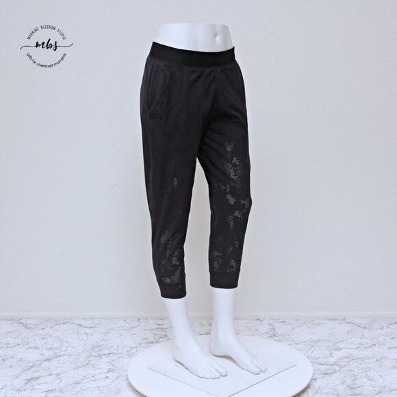 Under Armour TB Balance Mesh Heatgear Perforated Mid Rise Loose Crop Leggings - Picture 5 of 14